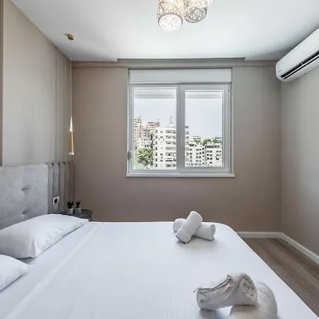 Апартаменты Head In The Clouds Penthouse Дуррес